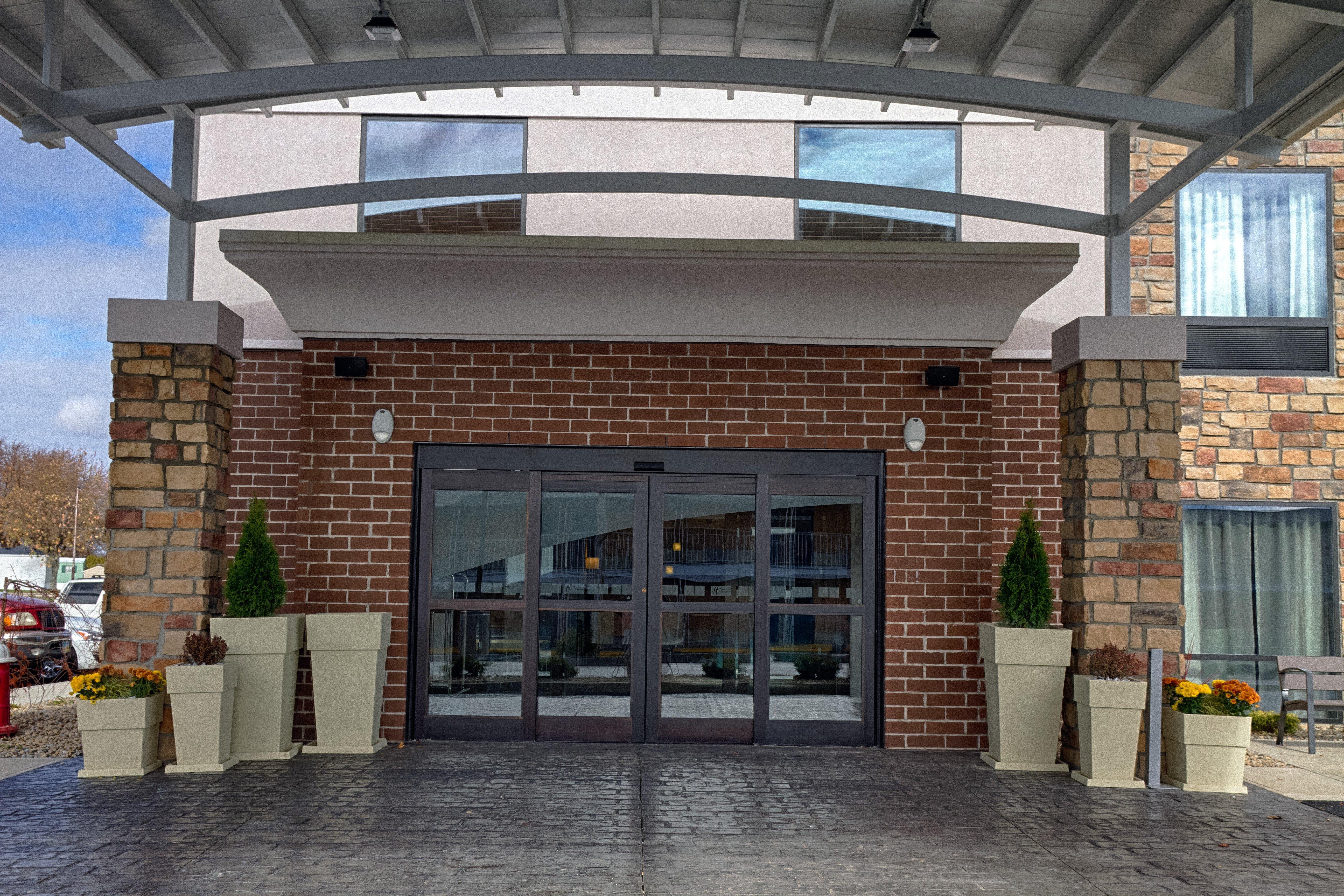 Holiday Inn Express Sidney By Ihg Exterior foto